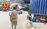 [ẢNH] Đường phố Hà Nội vắng hoe, người dân chống nắng kín mít vẫn ngại ra đường