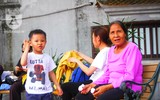 [Ảnh] Dù nắng nóng, hàng nghìn người vẫn đến viếng Lăng Chủ tịch Hồ Chí Minh
