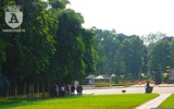 [Ảnh] Dù nắng nóng, hàng nghìn người vẫn đến viếng Lăng Chủ tịch Hồ Chí Minh
