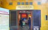 [Ảnh] Dù nắng nóng, hàng nghìn người vẫn đến viếng Lăng Chủ tịch Hồ Chí Minh