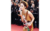 [ẢNH] Phản cảm loạt váy 