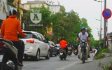 [Ảnh] Đi ngược chiều, lấn làn đường: Tiện việc mình, hại cho người