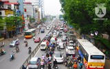 [Ảnh] Chiếc xe khách mắc kẹt trên cầu vượt Thái Hà khiến nghìn người chôn chân