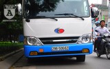[Ảnh] Chiếc xe khách mắc kẹt trên cầu vượt Thái Hà khiến nghìn người chôn chân