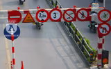 [Ảnh] Chiếc xe khách mắc kẹt trên cầu vượt Thái Hà khiến nghìn người chôn chân