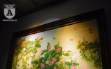 [Ảnh] Triển lãm hơn 200 bức tranh sơn mài, khắc gỗ, đá quý… độc đáo về 