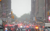 Hiện trường vụ trực thăng đâm xuống nóc tòa nhà cao tầng ở New York, Mỹ