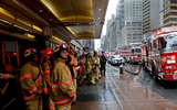 Hiện trường vụ trực thăng đâm xuống nóc tòa nhà cao tầng ở New York, Mỹ