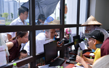 Nắng nóng đỉnh điểm: Người dân kéo nhau đi 