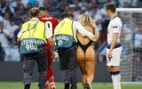 Người mẫu gây náo loạn chung kết Champions League: 