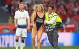 Người mẫu gây náo loạn chung kết Champions League: 