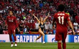 Người mẫu gây náo loạn chung kết Champions League: 