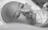 Cuộc trùng phùng đầy nước mắt của người mẹ ung thư và con trai Bình An