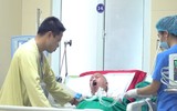 Cuộc trùng phùng đầy nước mắt của người mẹ ung thư và con trai Bình An