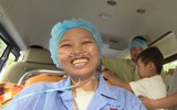 Cuộc trùng phùng đầy nước mắt của người mẹ ung thư và con trai Bình An