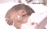 Cuộc trùng phùng đầy nước mắt của người mẹ ung thư và con trai Bình An