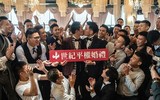 [Ảnh] Xúc động đám cưới đồng giới đầu tiên của hơn 500 cặp đôi Đài Loan