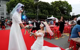 [Ảnh] Xúc động đám cưới đồng giới đầu tiên của hơn 500 cặp đôi Đài Loan