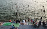 [ẢNH] Nắng nóng cao điểm: Người Hà Nội 