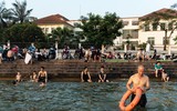 [ẢNH] Nắng nóng cao điểm: Người Hà Nội 