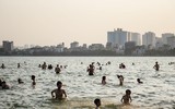 [ẢNH] Nắng nóng cao điểm: Người Hà Nội 