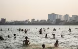 [ẢNH] Nắng nóng cao điểm: Người Hà Nội 