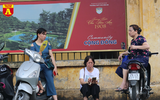 Thi THPT Quốc gia 2019: Phụ huynh sĩ tử bồn chồn chờ đợi trước cổng trường thi