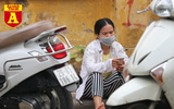 Thi THPT Quốc gia 2019: Phụ huynh sĩ tử bồn chồn chờ đợi trước cổng trường thi
