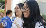Nữ sinh Hà thành rạng rỡ sau khi hoàn thành kì thi THPT Quốc gia 2019