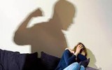 [ẢNH] Bị bạo hành gia đình: Cần ứng xử như thế nào?