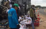 Hiện trường vụ tai nạn nghiêm trọng giữa xe khách và xe tải ở Bình Thuận