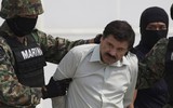Xem cảnh sát Mỹ áp tải trùm ma túy khét tiếng El Chapo về trại biệt giam