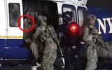 Xem cảnh sát Mỹ áp tải trùm ma túy khét tiếng El Chapo về trại biệt giam