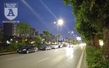 [Ảnh] Lòng đường Láng bị chiếm làm nơi dừng đỗ xe, bán hàng sai luật