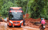 Hiện trường sạt lở nghiêm trọng ở đèo Bảo Lộc, giao thông tê liệt