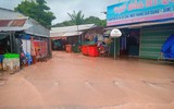 [ẢNH] Phú Quốc ngập lịch sử: Người dân chật vật di tản, giao thông chia cắt