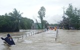 [ẢNH] Phú Quốc ngập lịch sử: Người dân chật vật di tản, giao thông chia cắt