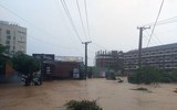 [ẢNH] Phú Quốc ngập lịch sử: Người dân chật vật di tản, giao thông chia cắt