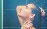 [ẢNH] Tắm vào thời điểm nào trong ngày để không 
