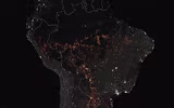 Cháy rừng Amazon: Bầu trời Brazil chìm trong khói tro, 3h chiều tối đen như giữa đêm