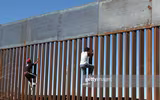 Cận cảnh bức tường biên giới Mexico - Mỹ của Tổng thống Donald Trump