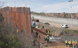 Cận cảnh bức tường biên giới Mexico - Mỹ của Tổng thống Donald Trump