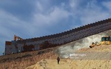 Cận cảnh bức tường biên giới Mexico - Mỹ của Tổng thống Donald Trump