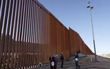 Cận cảnh bức tường biên giới Mexico - Mỹ của Tổng thống Donald Trump