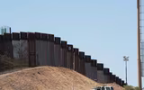 Cận cảnh bức tường biên giới Mexico - Mỹ của Tổng thống Donald Trump