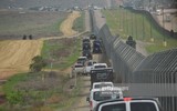 Cận cảnh bức tường biên giới Mexico - Mỹ của Tổng thống Donald Trump