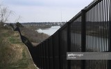 Cận cảnh bức tường biên giới Mexico - Mỹ của Tổng thống Donald Trump
