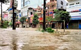 Thái Nguyên ngập lụt kỷ lục, ô tô 