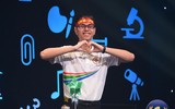 [ẢNH] Xúc động với niềm vui vỡ oà từ sân khấu chính tới quê nhà tân vô địch Olympia Trần Thế Trung