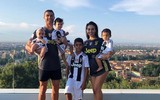 Ronaldo bật khóc hé lộ cuộc sống nổi tiếng 